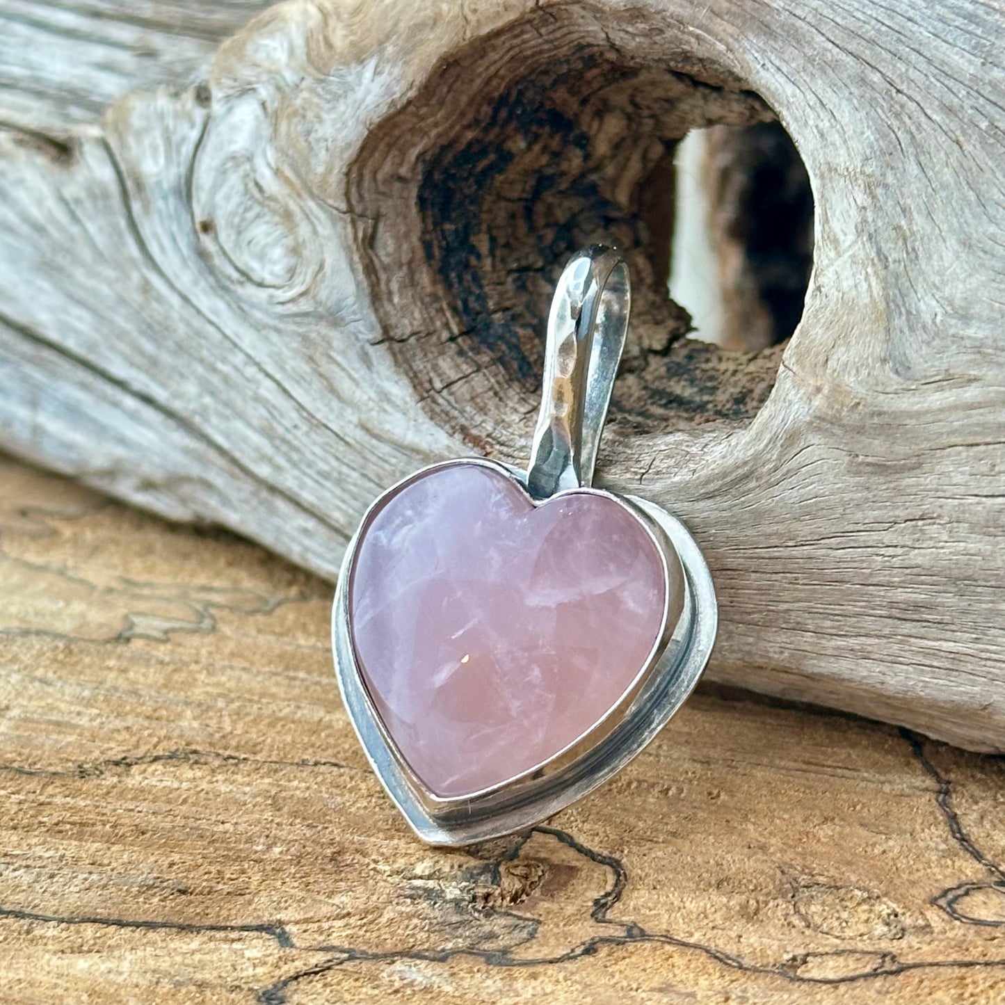 ❤️ Heart Shaped Rose Quartz Necklace 3